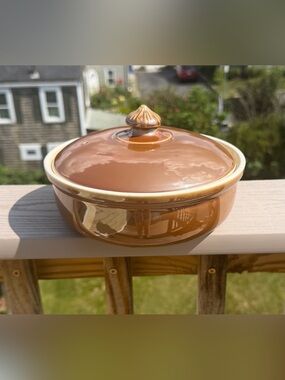 1922-23 Petroscan Ohio Pottery Co. Casserole/Lid, Iridescent Caramel Glaze 7.75”